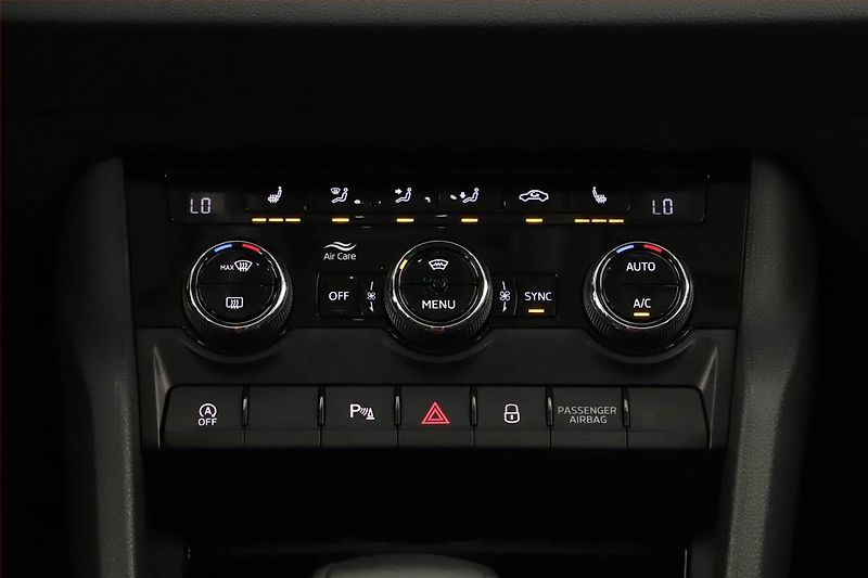 Škoda Karoq (2025) 2.0 TDI, Drive, FullLed - fotka 18 z 21