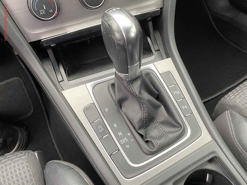 Volkswagen Golf (2013) 2.0 TDi, Comfortline, DSG - fotka 16 z 18