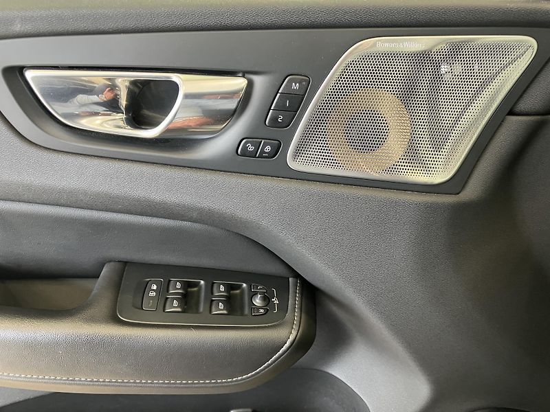 Volvo XC60 T6 AWD Drive-E Inscription AT8 - fotka 21 z 47
