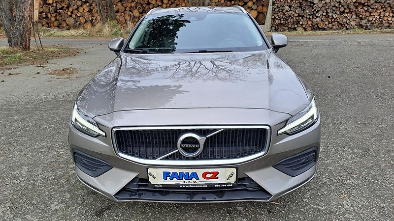 Volvo V60 2.0 D3 Momentum NAVI - fotka 2 z 31
