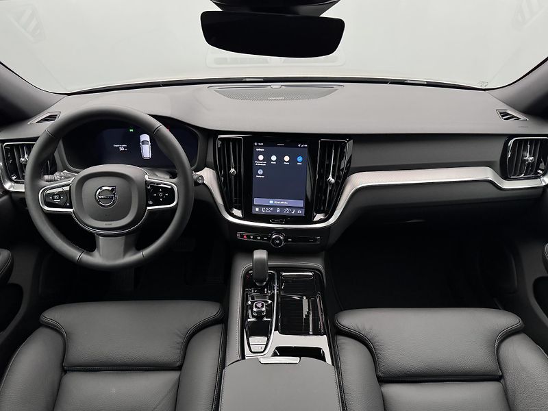 Volvo V60 (2026) T6 AWD Plug-in DARK PLUS - fotka 2 z 25