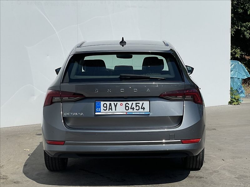 Škoda Octavia 2,0 TDI DSG Combi Style Plus - fotka 23 z 23