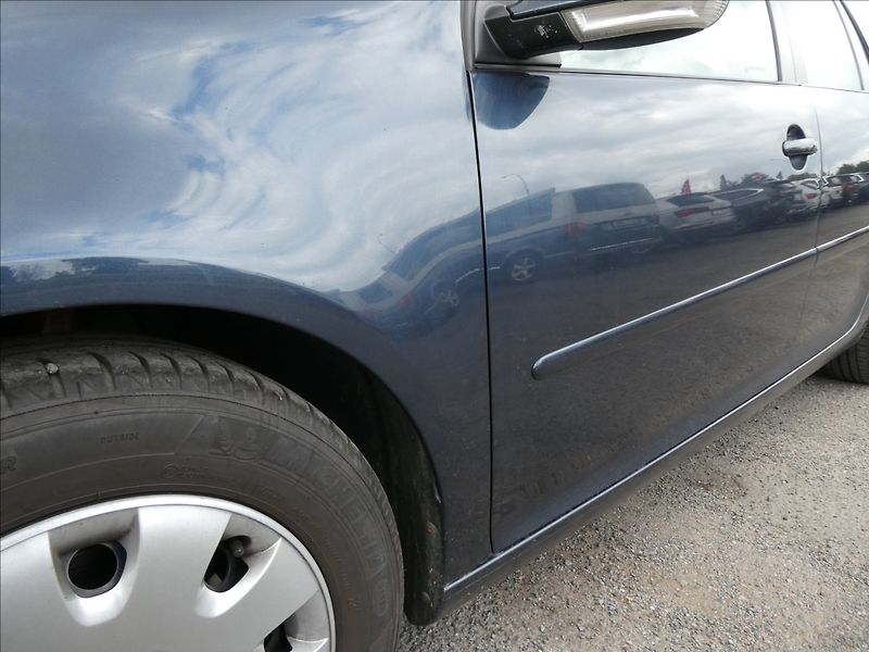 Volkswagen Golf 1,4 i16V serviska,ČR,2.majitel - fotka 15 z 49