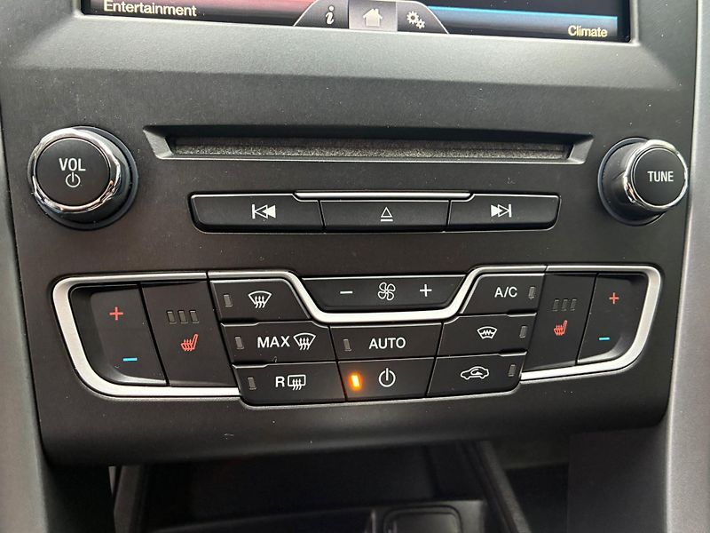 Ford Mondeo (2015) 2.0TDCi, 110KW, TITANIUM - fotka 17 z 28