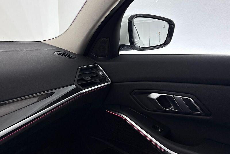 BMW Řada 3 řady 3 | 320d xDrive - fotka 18 z 28