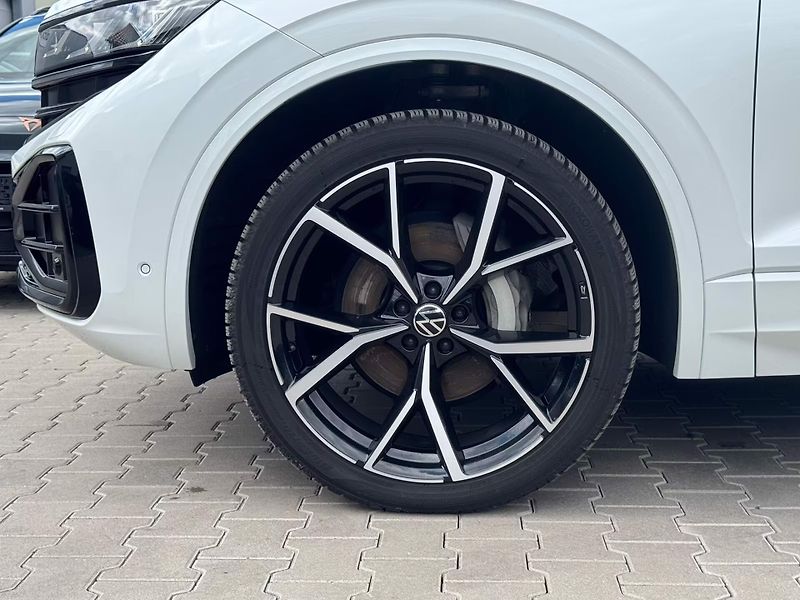 Volkswagen Touareg TDI 210kW R-Line Pano HuD DYN - fotka 10 z 28