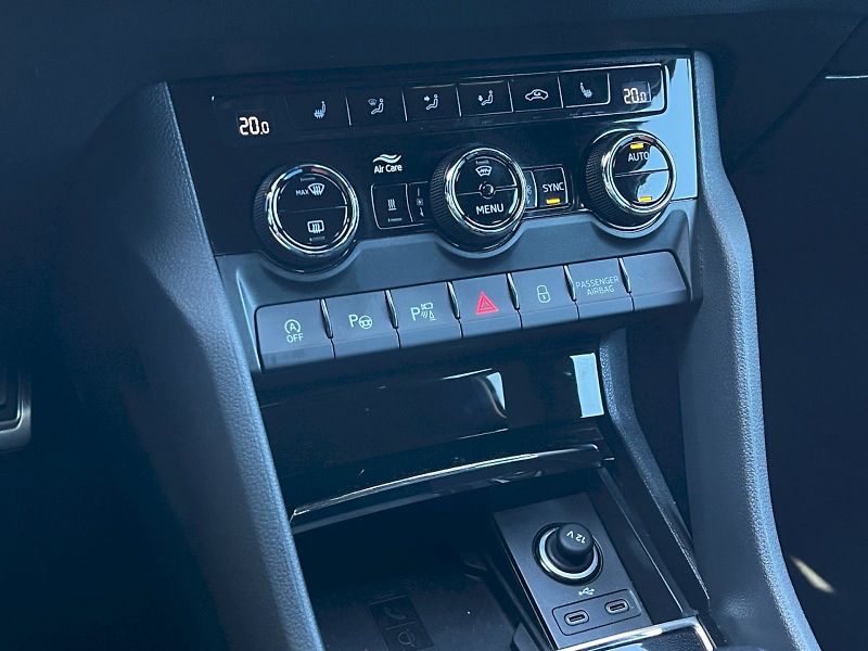 Škoda Karoq (2023) 1.5 TSI 110kW DSG Sportline Ex - fotka 13 z 35