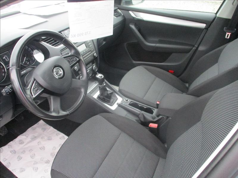 Škoda Octavia 2,0 TDI, serviska, digi klima, - fotka 17 z 49