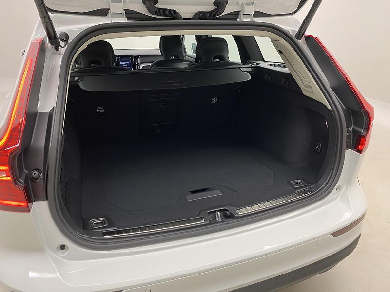 Volvo V60 (2026) B4 AUT CORE - fotka 5 z 56