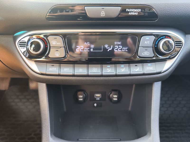 Hyundai i30 1.5 T-GDI/117kW Smart - fotka 19 z 32