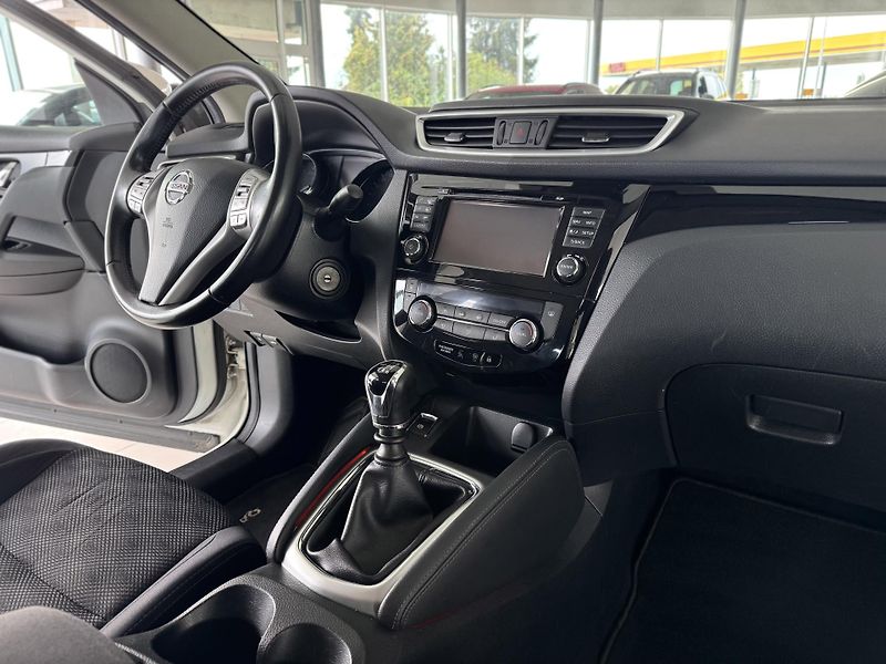 Nissan Qashqai 1,2DIG-T*Navi*Kamera*PDC*Tažné - fotka 14 z 34
