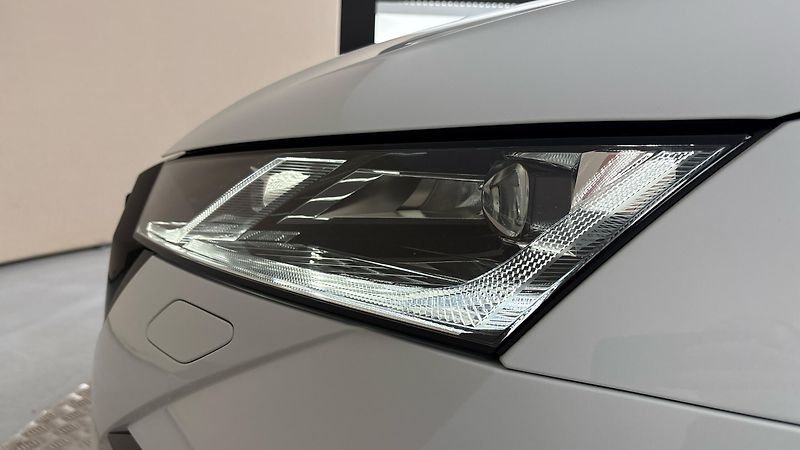 Škoda Octavia 2.0 TDI DSG 4x4 RS Combi - fotka 18 z 27