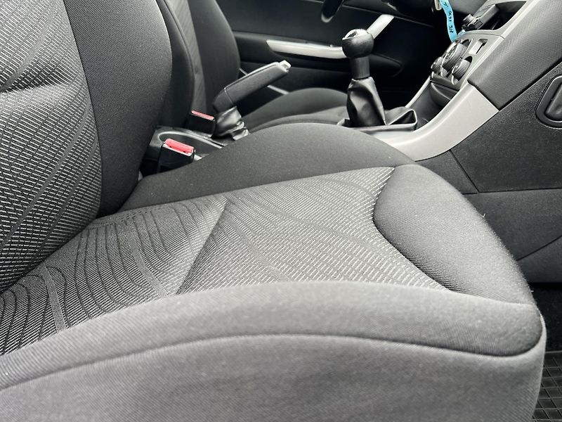 Peugeot 308 1.6HDi KOUPENO V ČR odp.DPH - fotka 30 z 37