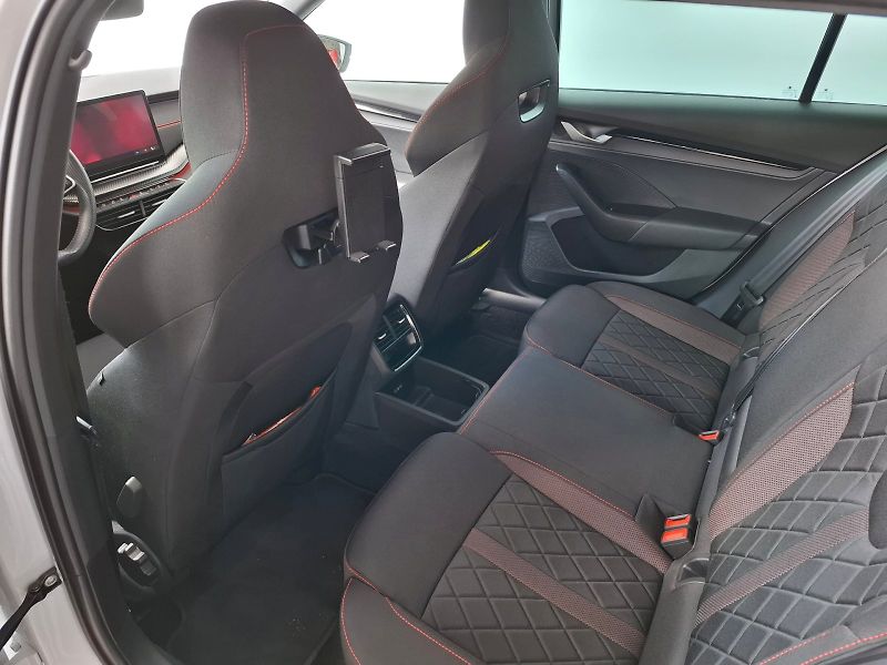 Škoda Octavia (2025) combi RS 2,0 TSI 195 KW 7-STUP - fotka 32 z 43