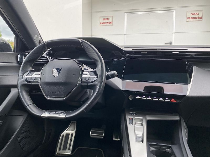 Peugeot 308 e-GT 115kW 54kWh - fotka 16 z 17