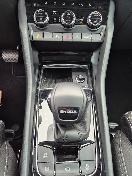 Škoda Karoq 1,5 TSI DSG Top Selection, pan - fotka 28 z 28