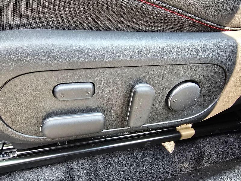 Hyundai Kona EV 64,8kWh NLine Style Premium - fotka 11 z 31