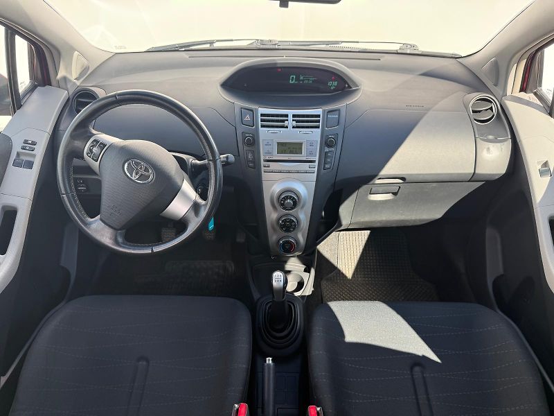 Toyota Yaris 1.3 VVT-i 64kW - fotka 5 z 26