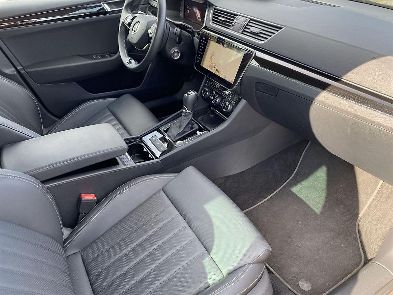 Škoda Superb (2023) Combi 2.0 TDI 4x4 DSG L&K - fotka 8 z 44