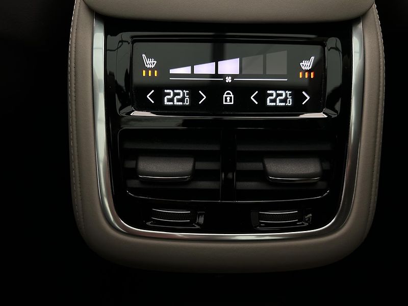 Volvo XC90 2.0 T8 AWD 4x4 ULTRA DARK - fotka 28 z 33