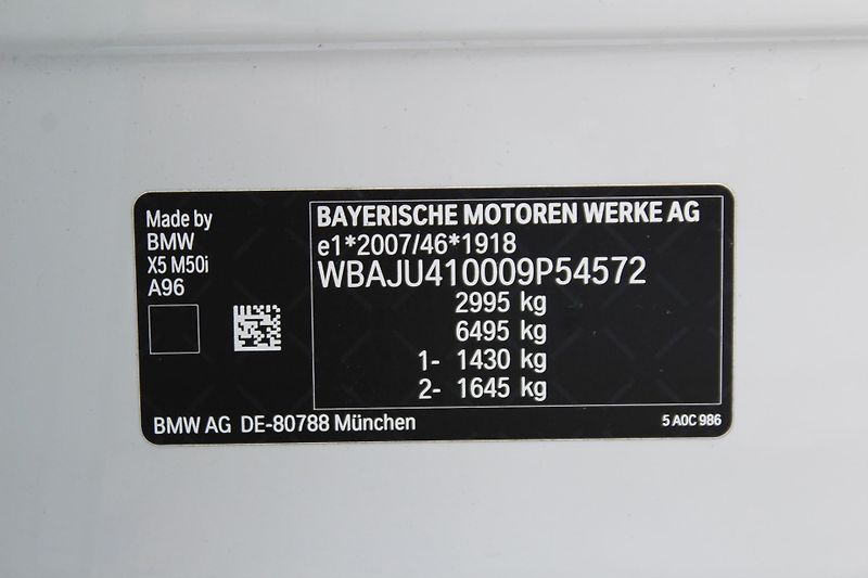 BMW X5 M50i - fotka 22 z 24