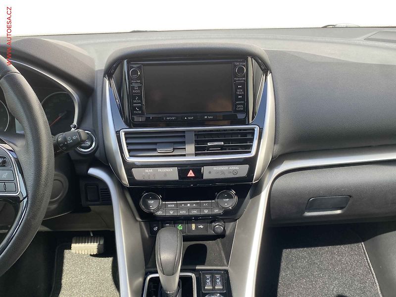 Mitsubishi Eclipse Cross (2018) 1.5 T-MIVEC 4x4, TOP, AT, LED - fotka 12 z 21
