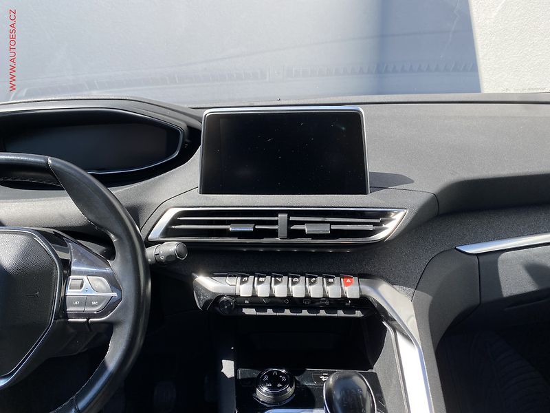 Peugeot 5008 (2018) 1.2PT, Allure, +ALU, panor - fotka 12 z 19