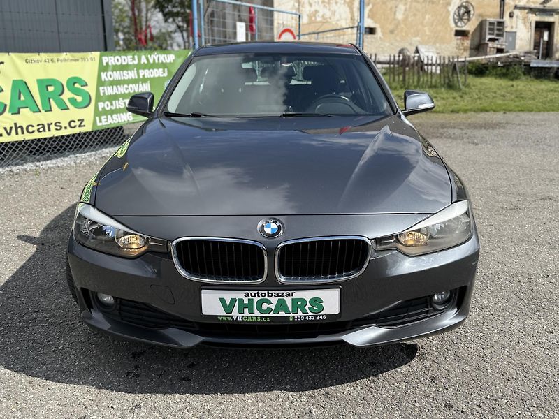 BMW Řada 3 318D - fotka 2 z 22