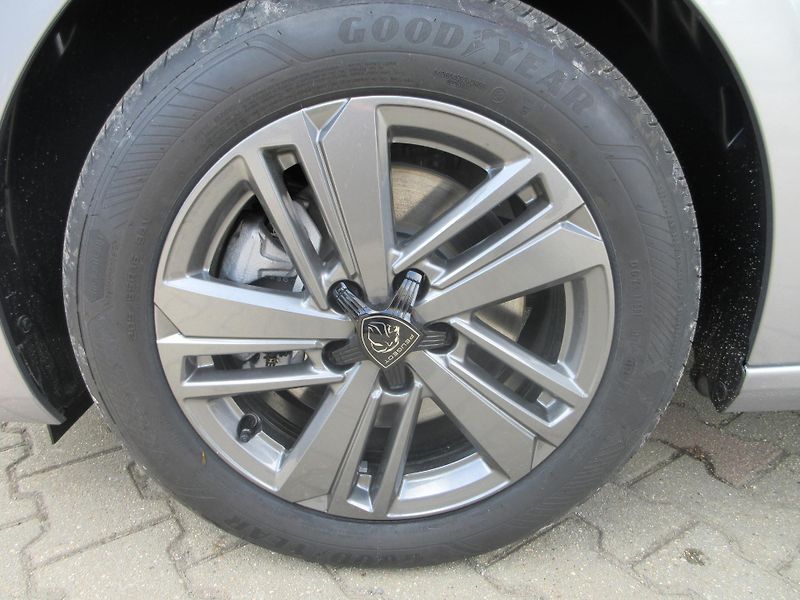 Peugeot 308 (2025) SW STYLE Hybrid 145 e-DCS6 - fotka 30 z 31