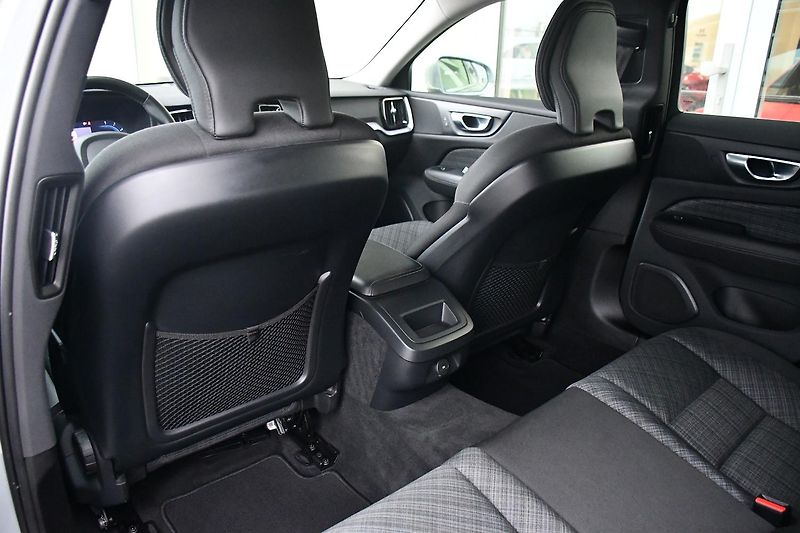 Volvo V60 2.0B4 LED NAV TAŽNÉ - fotka 20 z 49