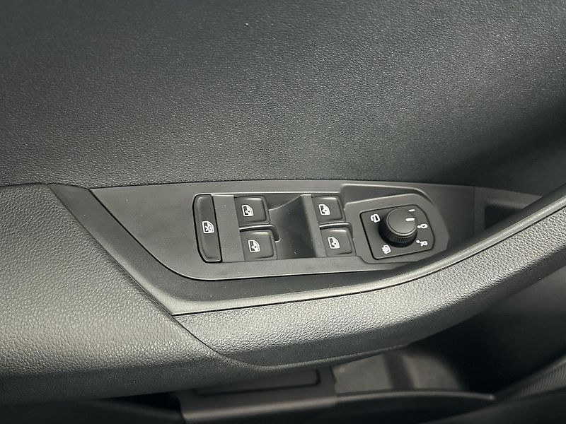 Škoda Karoq (2024) DSG 2.0TSI 140kW 4x4 SportLine - fotka 27 z 34
