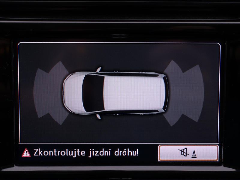 Volkswagen Touran 2,0 TDI 125kW DSG Highline - fotka 17 z 26
