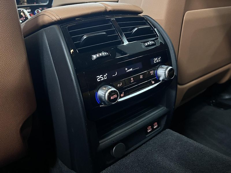 BMW Řada 5 520 d Xdrive 140 kW Premium - fotka 21 z 37