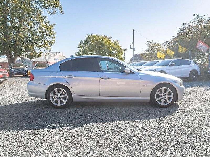 BMW Řada 3 (2011) 325i 160KW mat HK – NAVIGACE - fotka 4 z 52