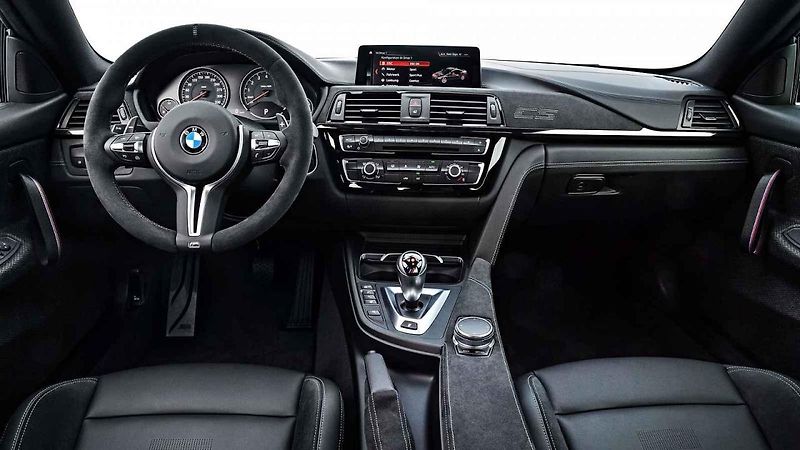 BMW M4 CS