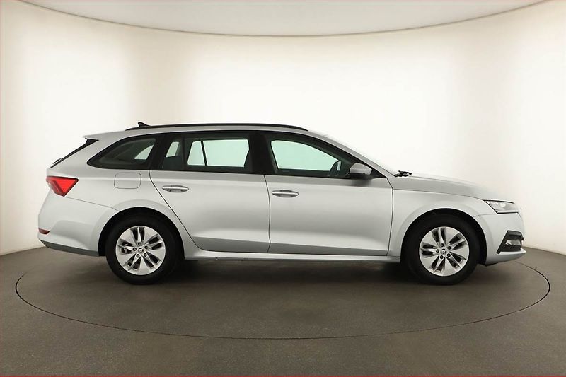 Škoda Octavia (2023) Ambition 2.0 TDI, ČR,1.maj - fotka 6 z 13