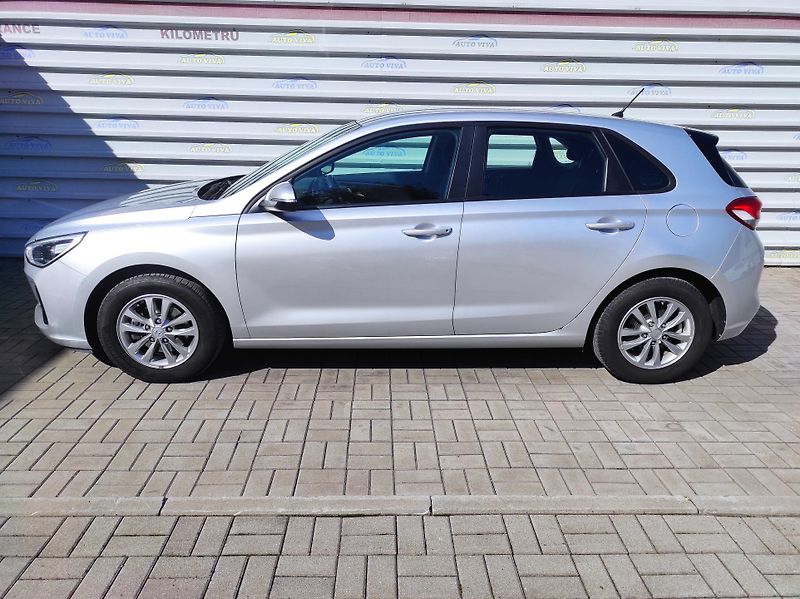 Hyundai i30 1,4DOHC 16V,73kW,Top KM - fotka 3 z 37