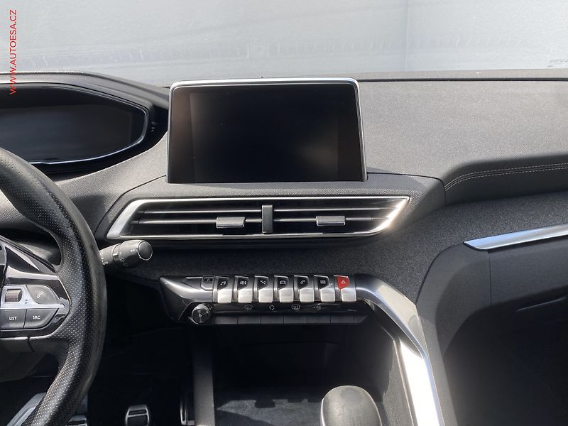 Peugeot 3008 (2016) 2.0 HDi, GT Line, LED, navi - fotka 12 z 18