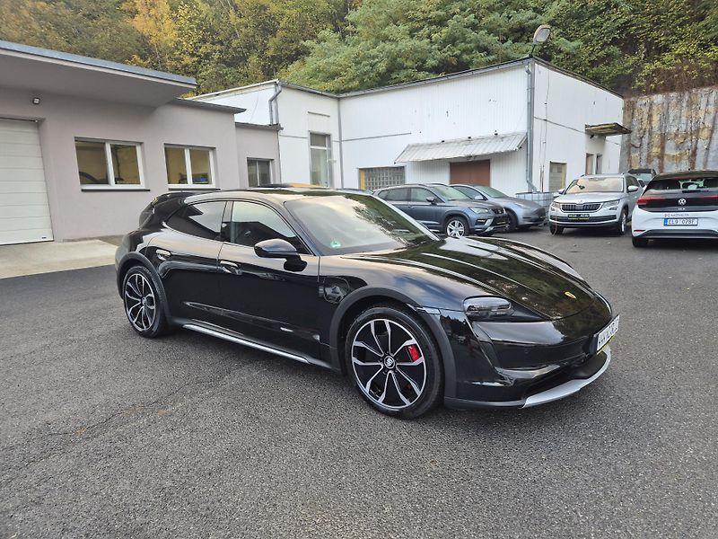 Porsche Taycan Cross Turisno 4S 93kWH  92,6% - fotka 3 z 46