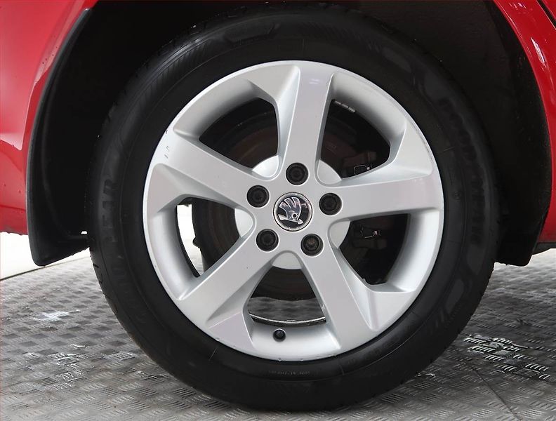 Škoda Octavia (2011) Ambiente 1.4 TSI, Serv.kniha - fotka 14 z 17