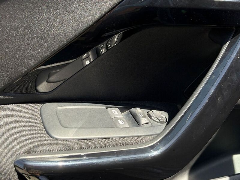 Peugeot 208 1.2 PureTech Allure - fotka 6 z 14