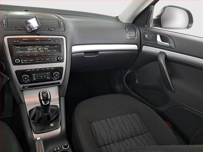 Škoda Octavia (2012) 1.4 TSI, Tempomat - fotka 8 z 18