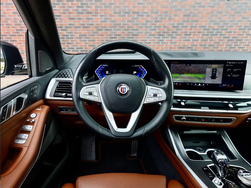 BMW X7 (2023) ALPINA XB7 4.4 V8 Skylounge - fotka 35 z 52