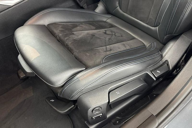 BMW Řada 3 320d xDrive - fotka 7 z 24