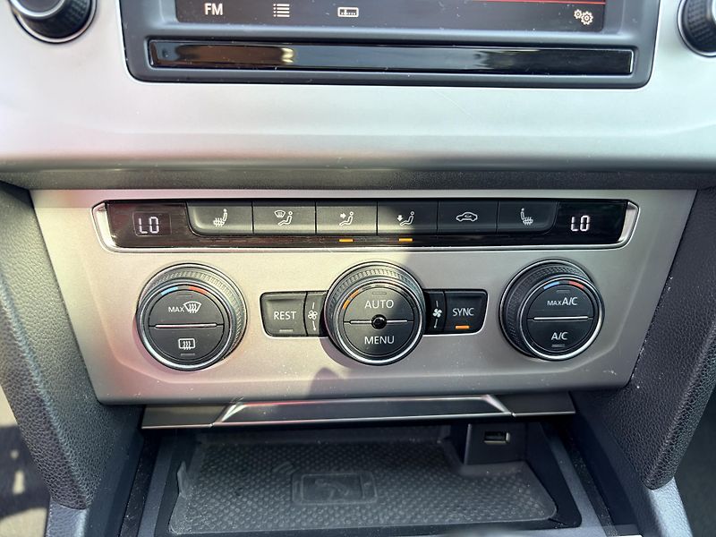 Volkswagen Passat 2.0TDI 110KW MANUAL PANORAMA - fotka 20 z 44