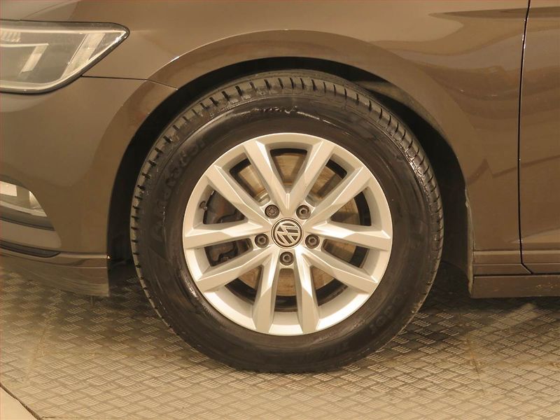 Volkswagen Passat (2017) Comfortline 2.0 TDI, Navi - fotka 15 z 16