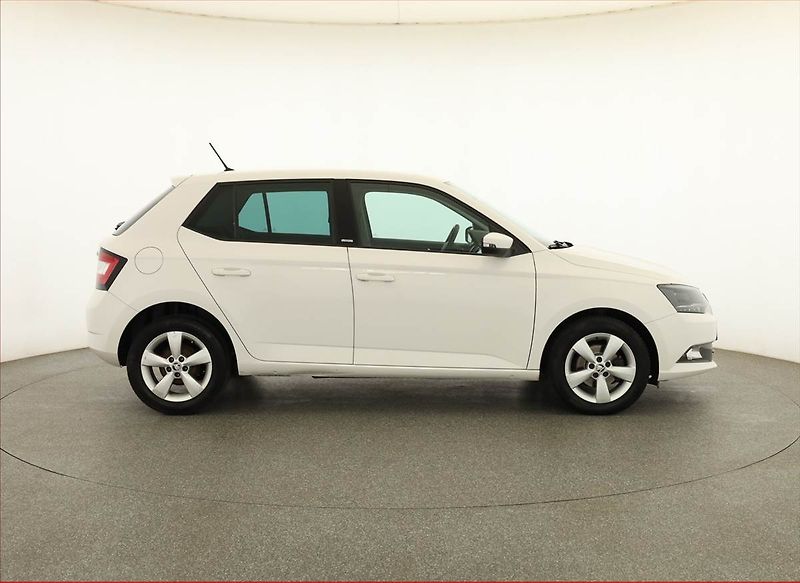 Škoda Fabia (2017) JOY 1.2 TSI, Serv.kniha - fotka 6 z 15