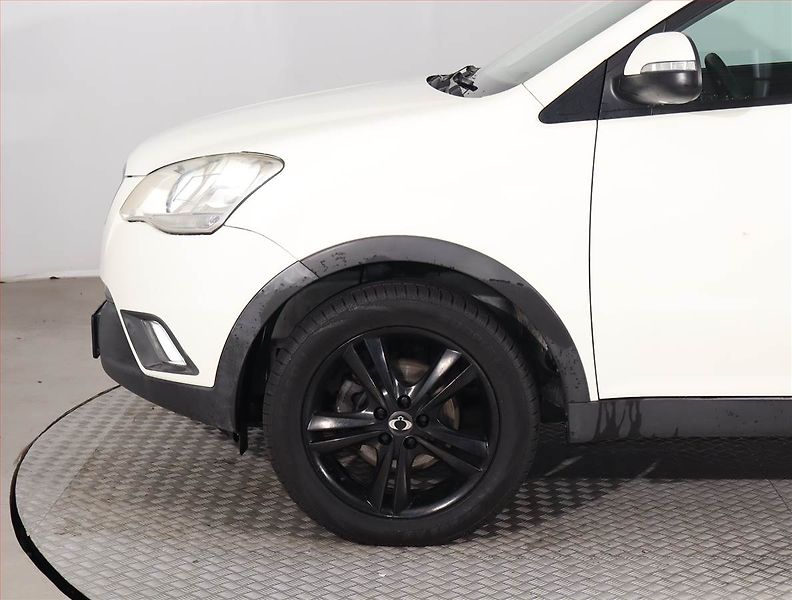 SsangYong Korando (2011) 2.0 e-XDi, 4X4, Navi - fotka 14 z 17