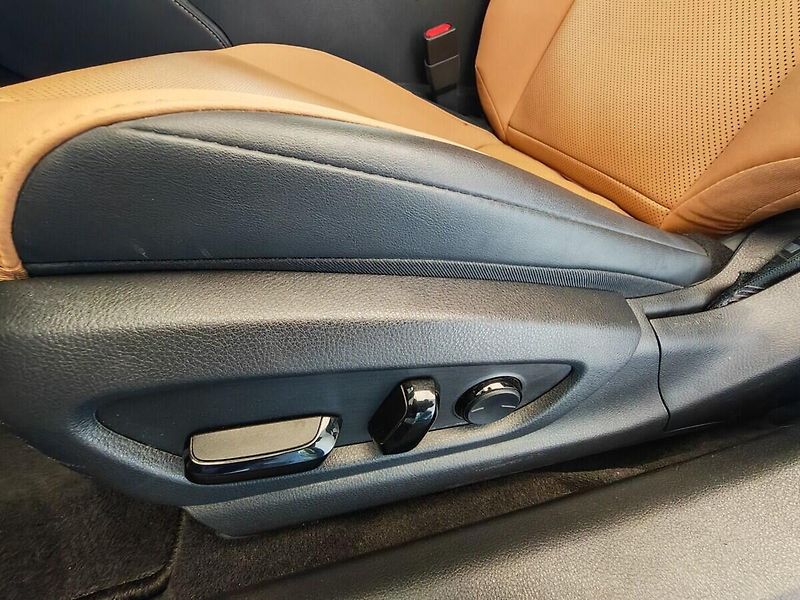 Lexus ES 300h Limited Edition - fotka 13 z 37
