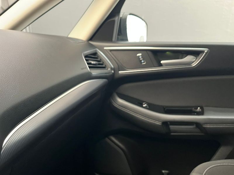 Ford S-MAX 2.0 EB Titanium manuál 7 míst - fotka 37 z 63